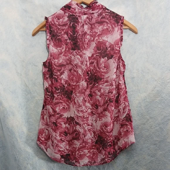 White House Black Market Sleeveless Pink Floral Tie Neck Blouse SZ 4 - Picture 7 of 7